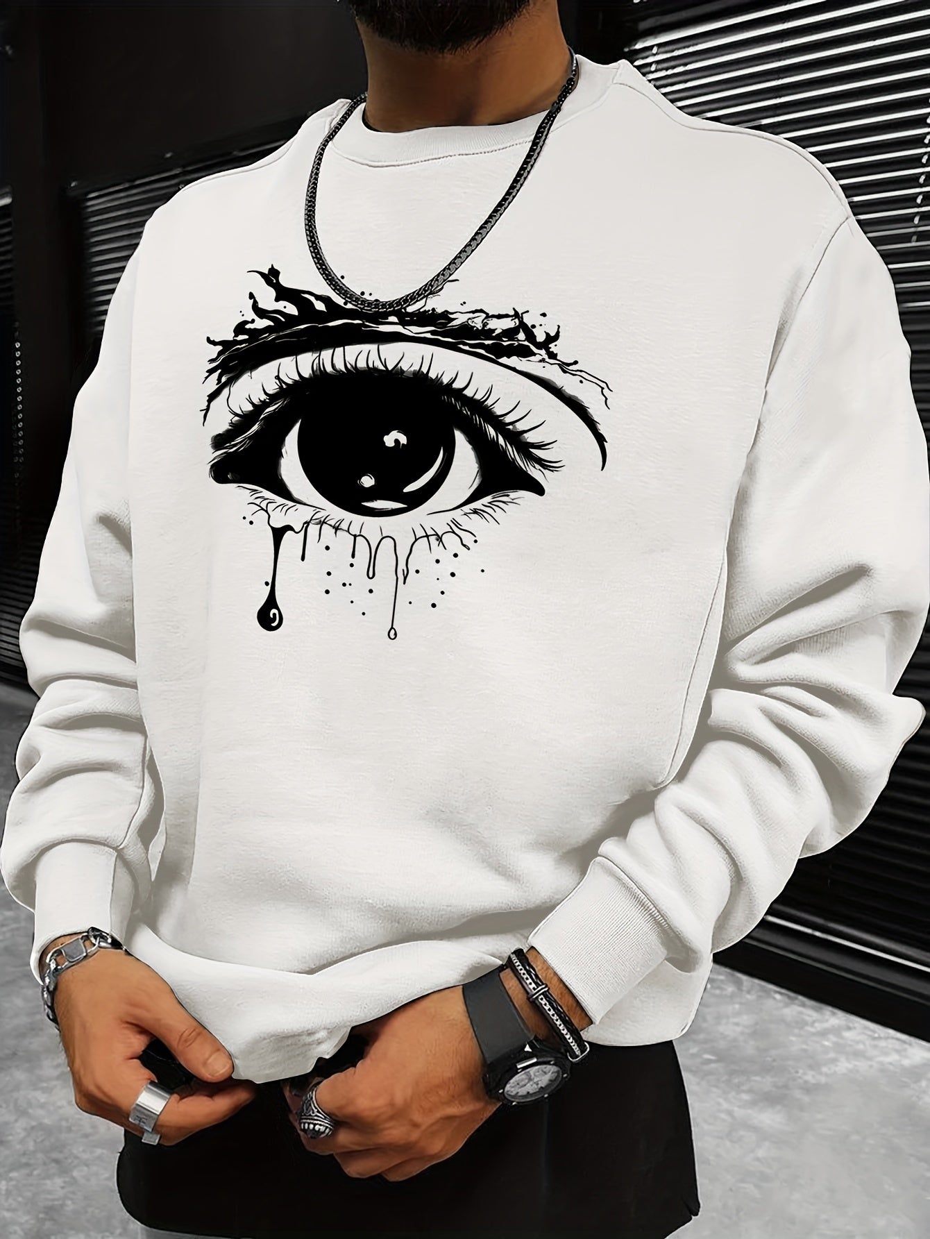 Stylish Men's Pullover with Tear Eye Design - Perfect for Outdoor Sports